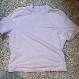 Lulu lemon, turtle neck tee shirt, cropped, size 4, never worn